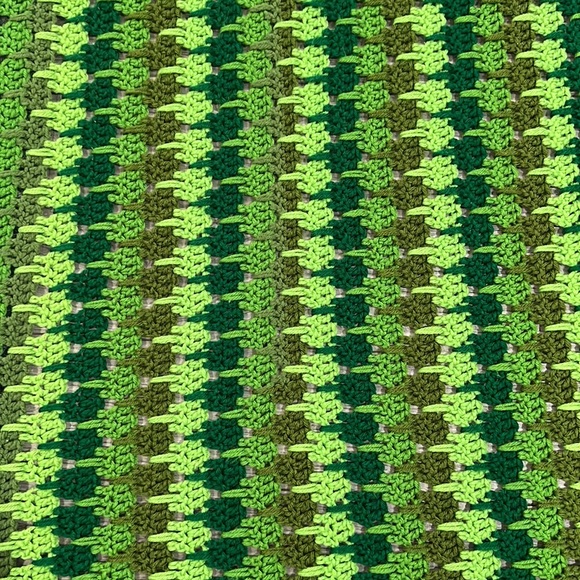 Huge green handmade knit blanket - Picture 3 of 6